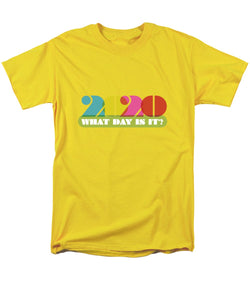 2020 What Day Is It? - Men's T-Shirt  (Regular Fit)